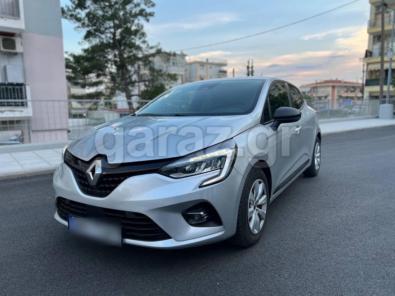 Renault Clio SCe — 1/10